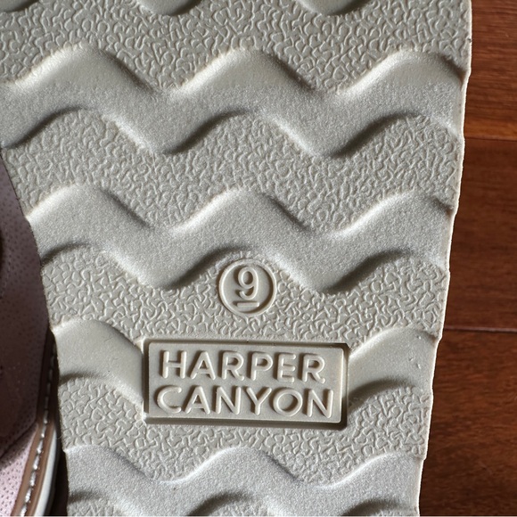 🐰NWOT Harper Kids Light Gray Dress Shoes with T-Strap / Bunny Ears - Sz 9 - Picture 3 of 8